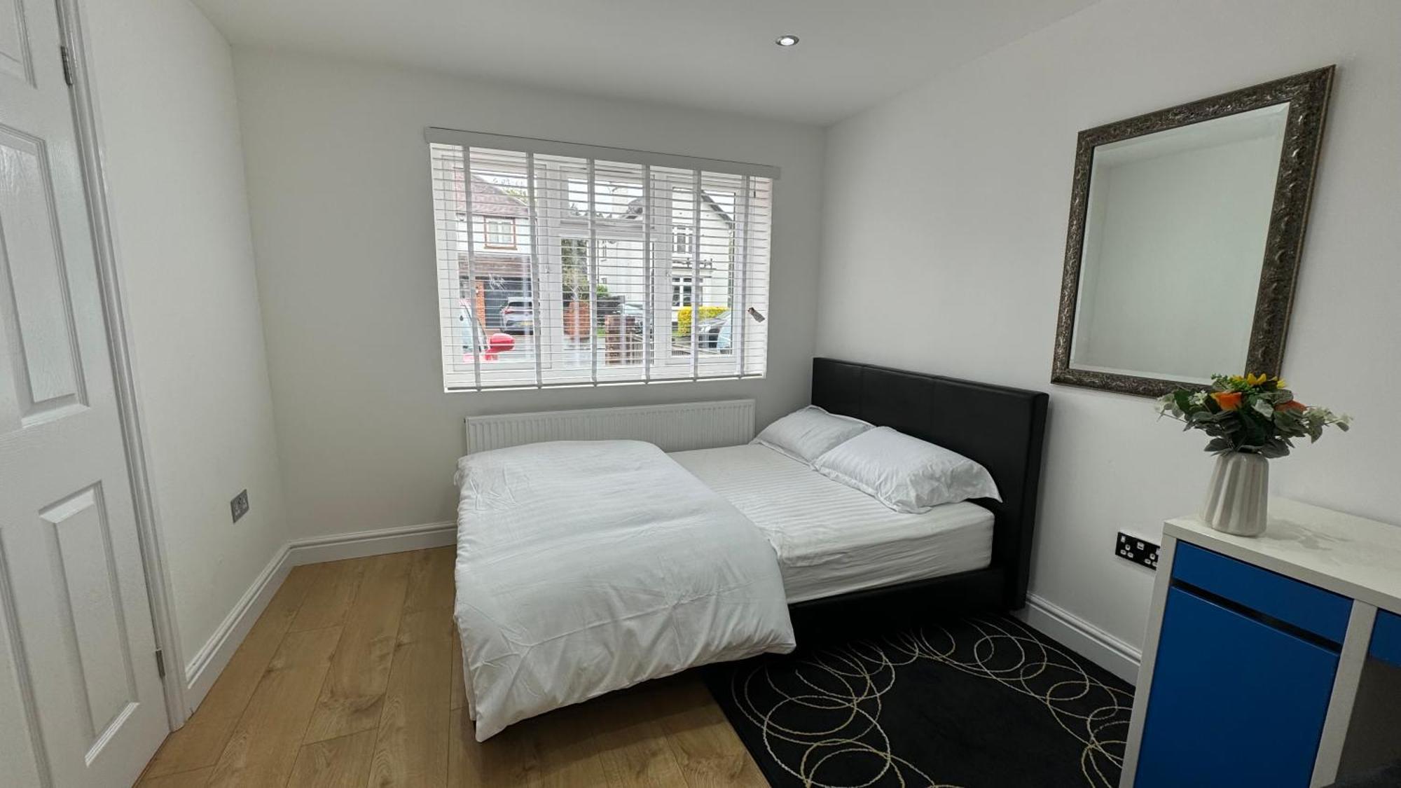 With En-suite Facilities Guest house Ashford (Surrey)